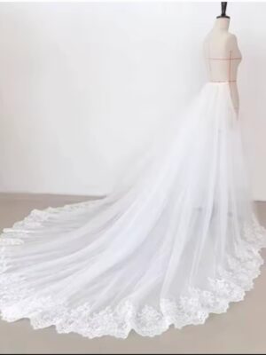 Carmina Novia, Sobre Falda