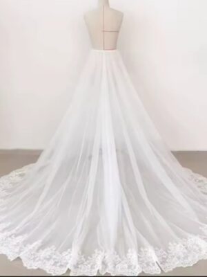 Carmina Novia, Sobre Falda